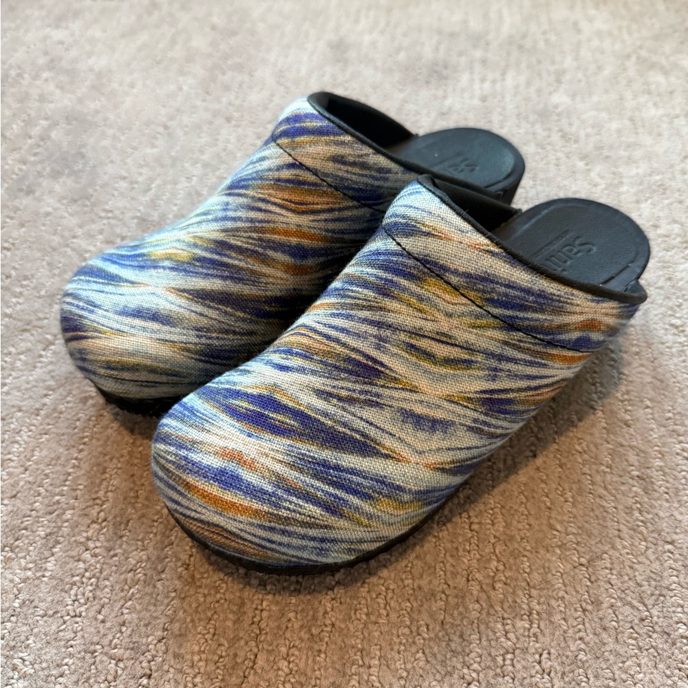 Sanita Women's Slip-On Clogs in Blue, Yellow & White Wave Print Fabric Woven